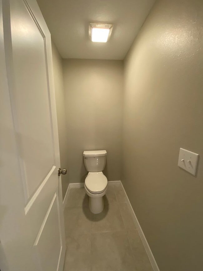 Building Photo - NOT AVAILABLE FOR SHOW OR MOVE IN UNTIL 07/20/26 !!! SW location 4/2/2 **WON'T LAST**