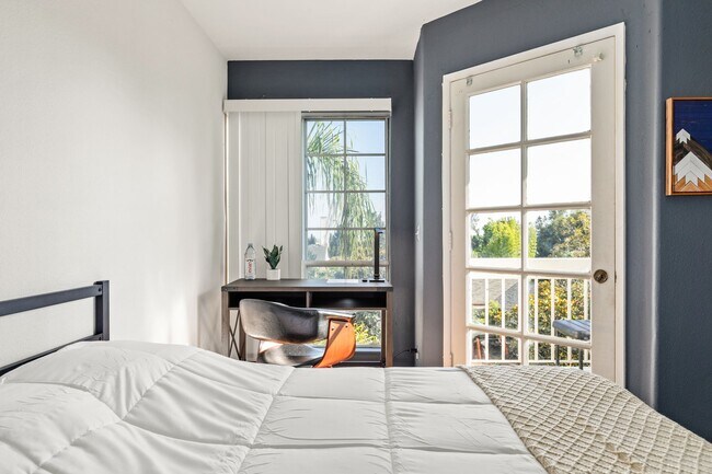 Building Photo - 10777 Ashton Ave