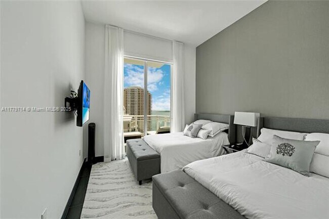 Building Photo - 900 Brickell Key Blvd