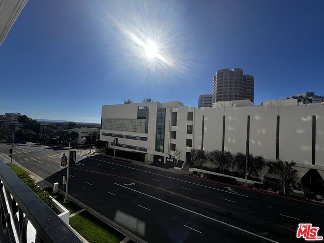 Building Photo - 10390 Wilshire Blvd