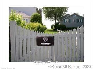 Building Photo - 2 Grove Way