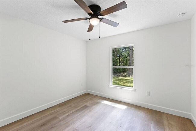Building Photo - 320 kenora drive
