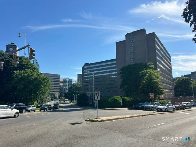 Building Photo - 300 Broad St