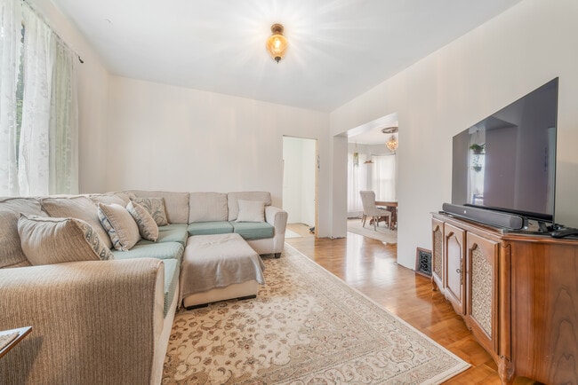 Building Photo - 1436 W Prospect Ave