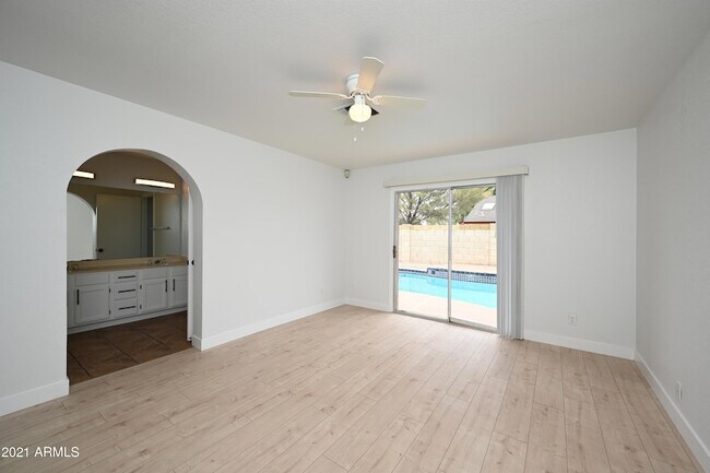 Building Photo - 7301 W Canterbury Dr