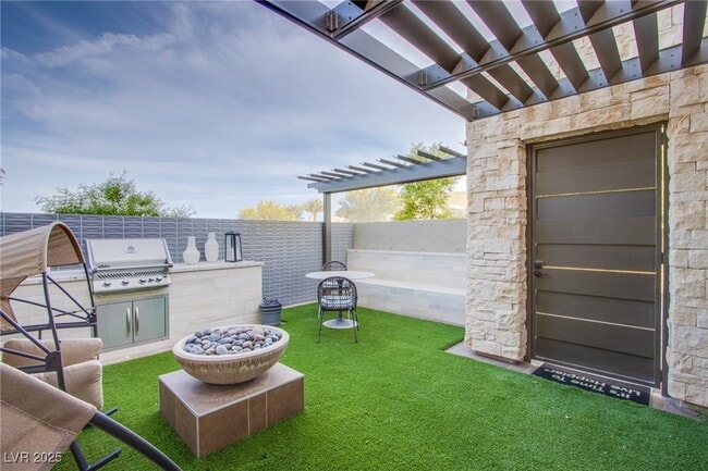 Building Photo - 10960 Merito Ct
