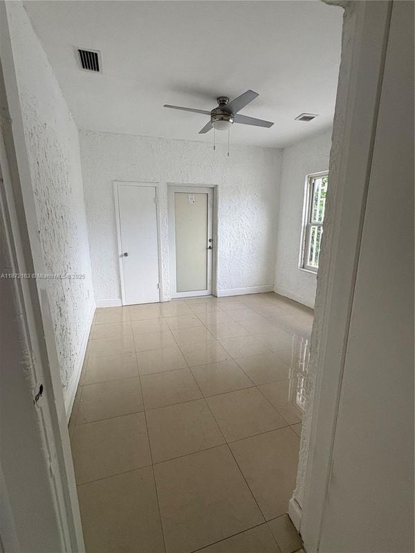 Building Photo - 1560 NW 25th Ave