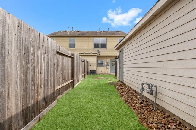 Building Photo - 9735 Coyote Creek Dr