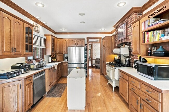 Building Photo - 45W235 Hillview Ln