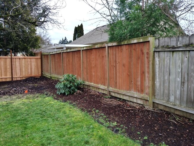 Building Photo - 3-Bedroom 2.5-Bathroom home in Eugene