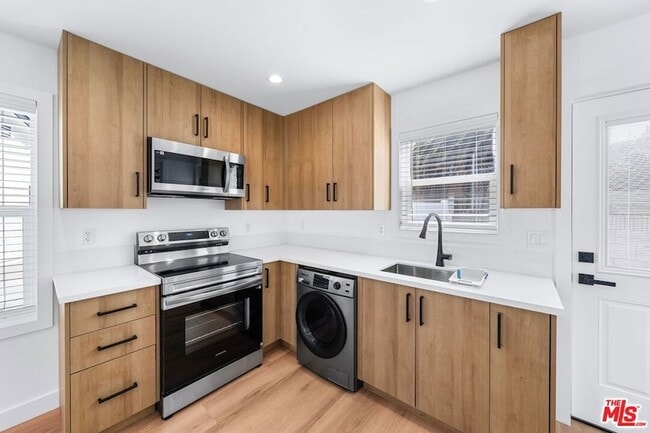 Building Photo - 1258 Mariposa St