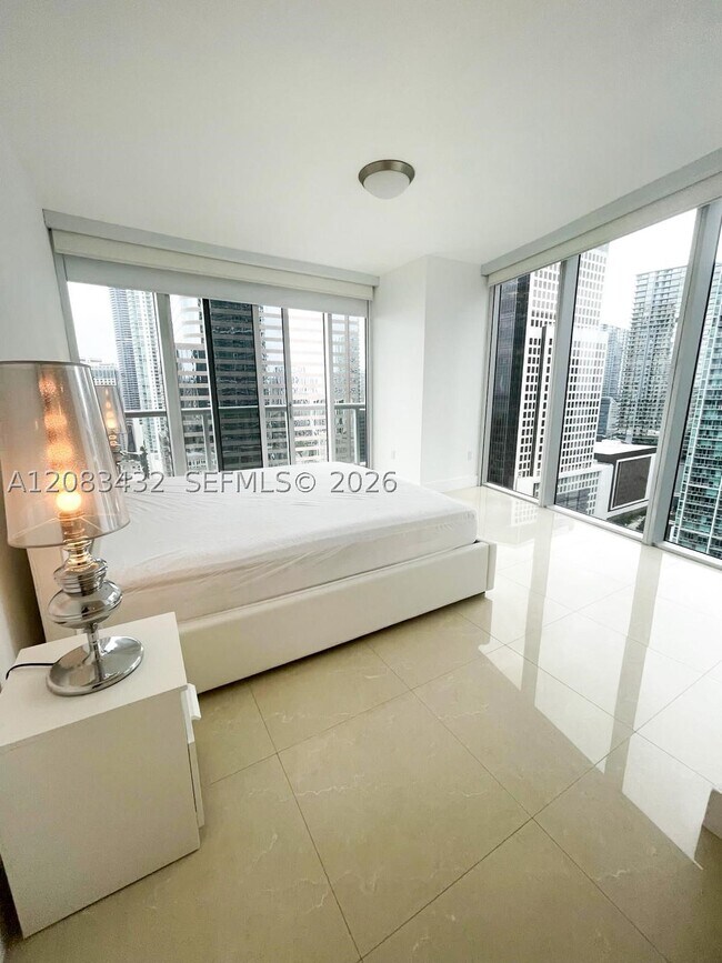 Building Photo - 495 Brickell Ave
