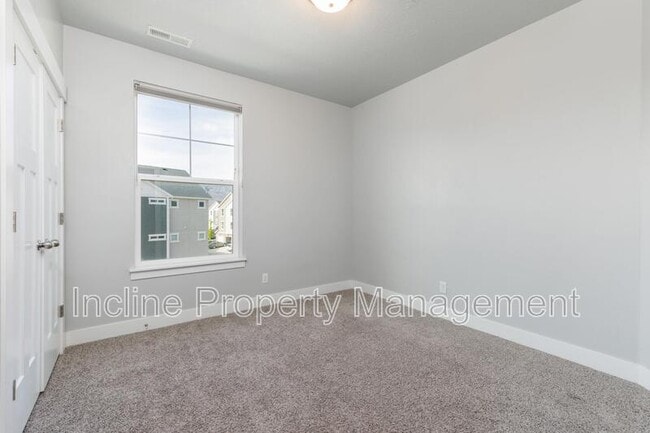 Building Photo - 654 N Emery Ave
