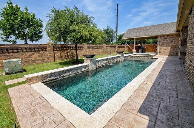 Building Photo - 27522 Blackstone Canyon Ln