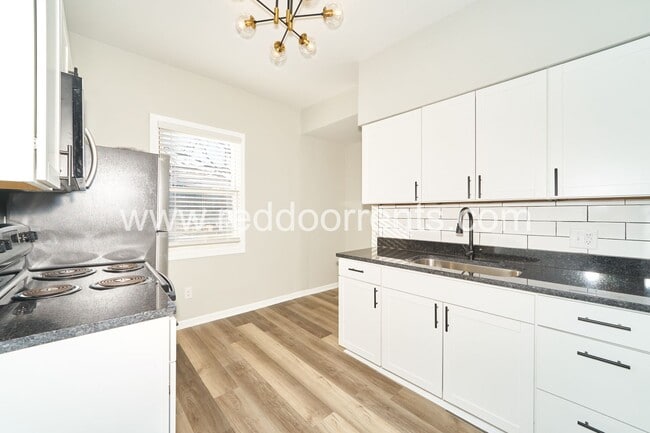 Building Photo - 1329 E Market St