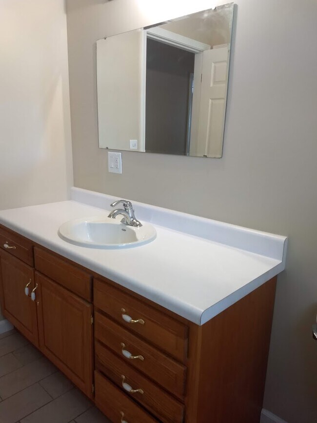 Building Photo - 137 Prentice St