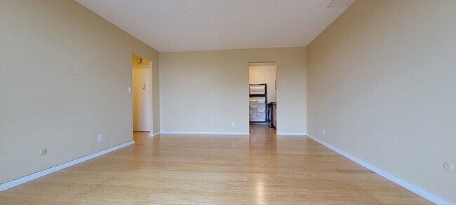 Building Photo - 33 Pond Ave