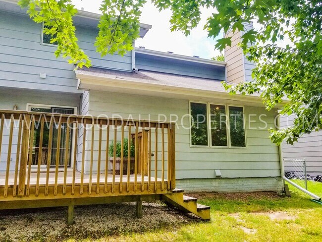 Building Photo - 3 Bedroom Home in West Des Moines!