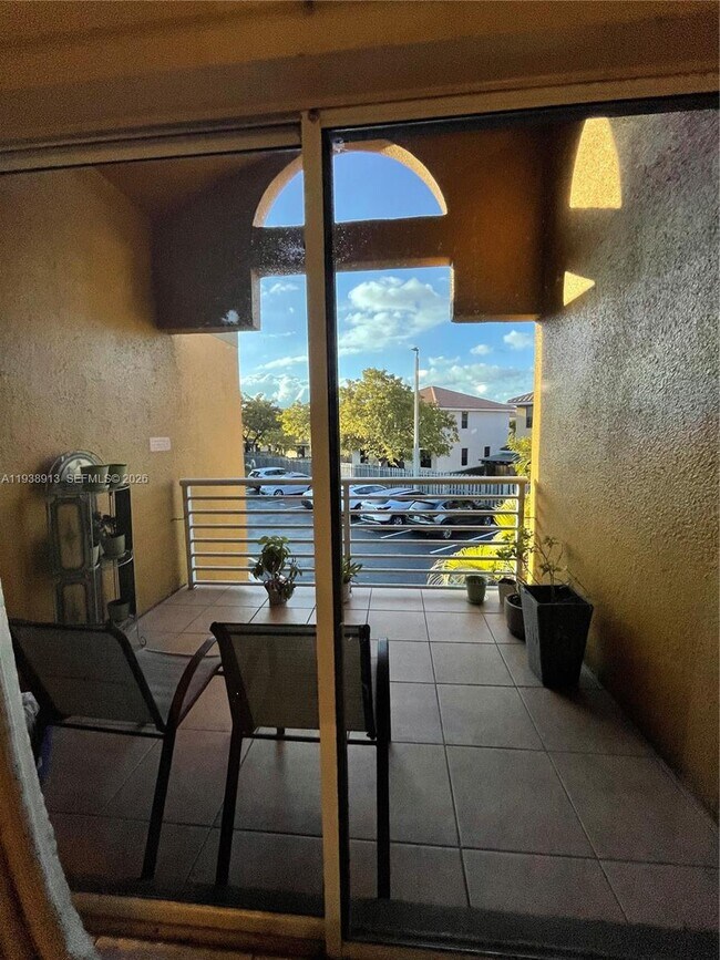 Building Photo - 9711 Fontainebleau Blvd