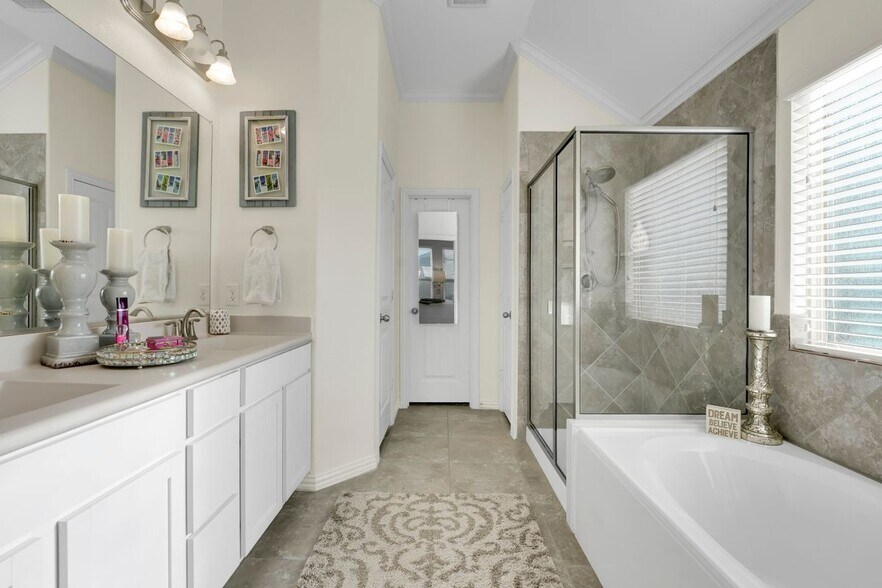 Building Photo - 16601 Lincoln Park Ln