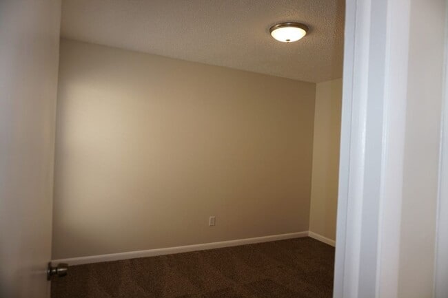 Building Photo - 2 Bedroom, 2 full bath Townhouse Near NAS Jax