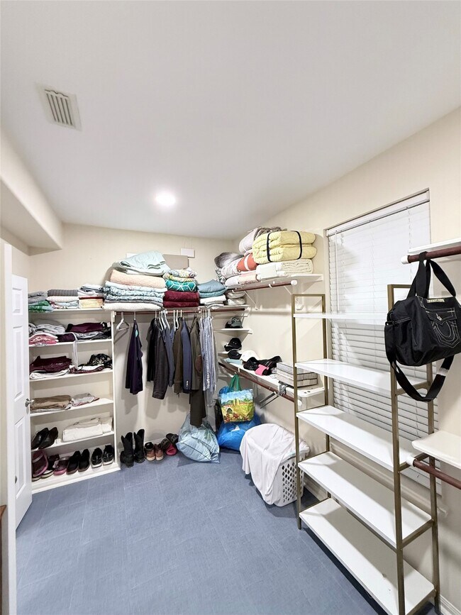 Building Photo - 18406 S Roaring River Ct