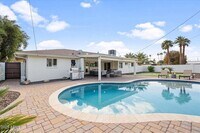 Building Photo - 8102 E Mulberry St