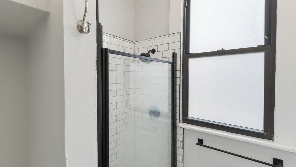 Building Photo - 3415 N Seminary Ave