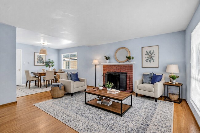 Building Photo - 5 bedrooms. Remodeled.Get ½ Off Your First Month’s Rent! Sign a lease and move in within 30 days—...