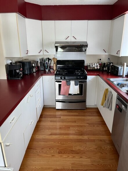 Building Photo - 275 Boston Ave