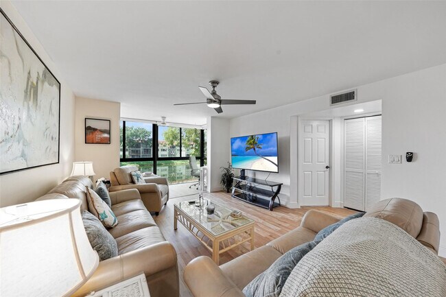 Building Photo - 361 S Hollybrook Dr