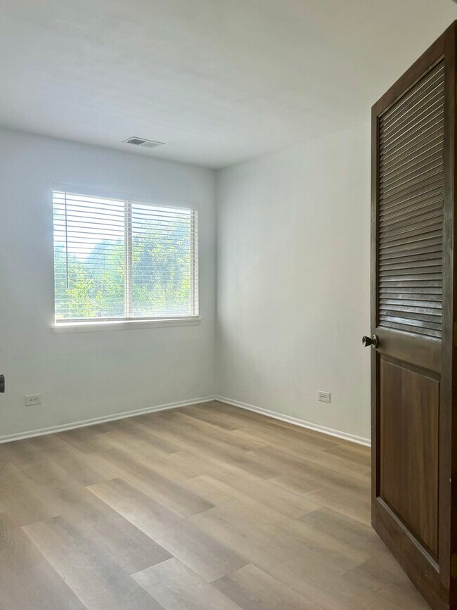 Building Photo - 1077 Auburn Ln