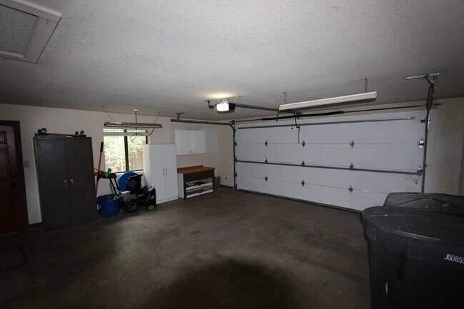 Building Photo - 3270 S Little Dr