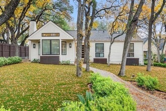 Building Photo - 1703 Meadowbrook Dr