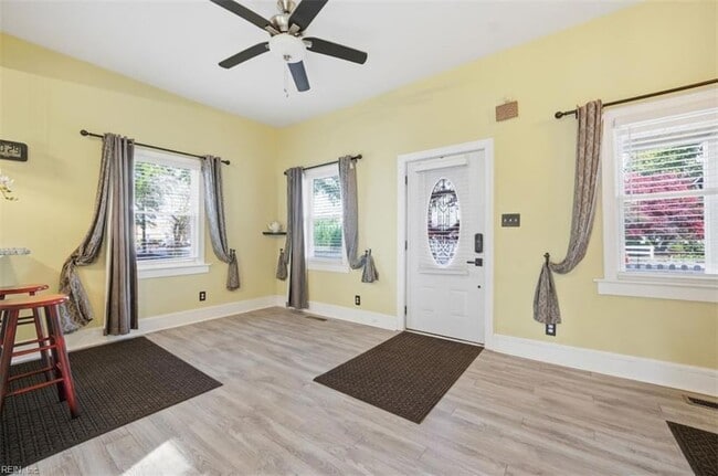 Building Photo - 1325 W Little Creek Rd