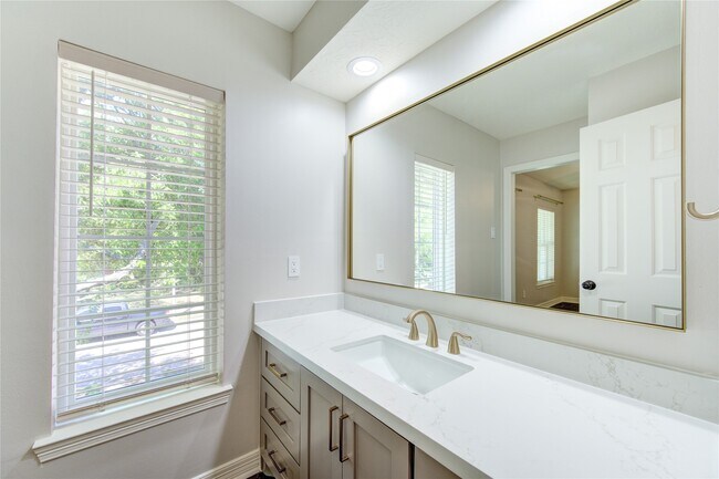 Building Photo - 12503 Whispering Sands Ct