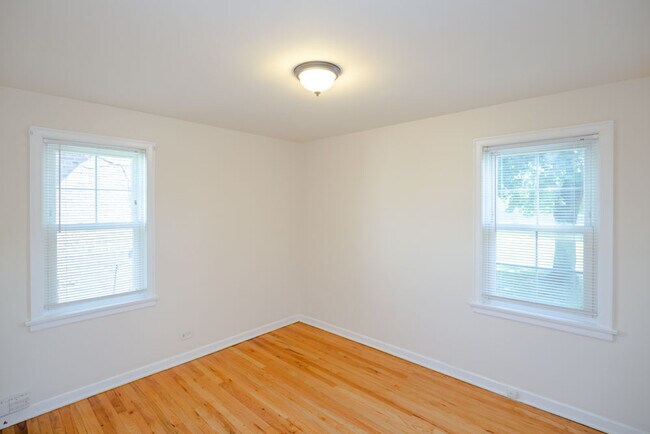 Building Photo - 4262 W Nelson St