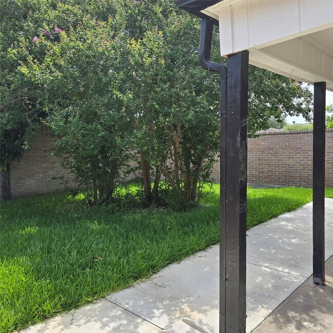 Building Photo - 15826 Los Altos Dr