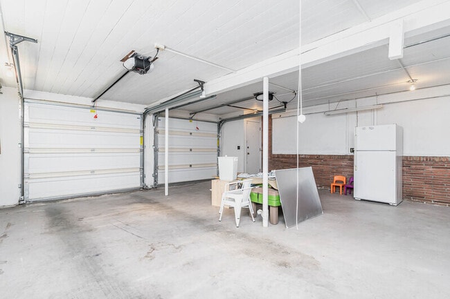 Building Photo - 5120 NE 54th St