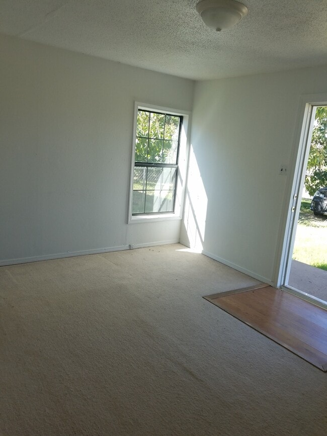 Building Photo - HOME LOCATED NEAR COLLEGE