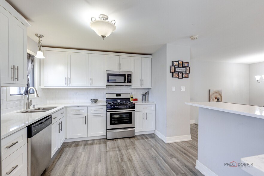 Building Photo - 1171 Saylesville Ln