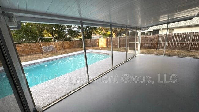 Building Photo - 12275 Linden Dr