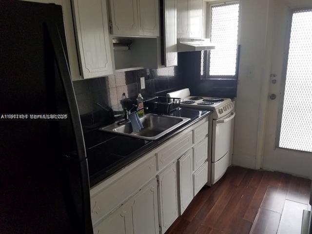 Building Photo - 1430 NE 170th St