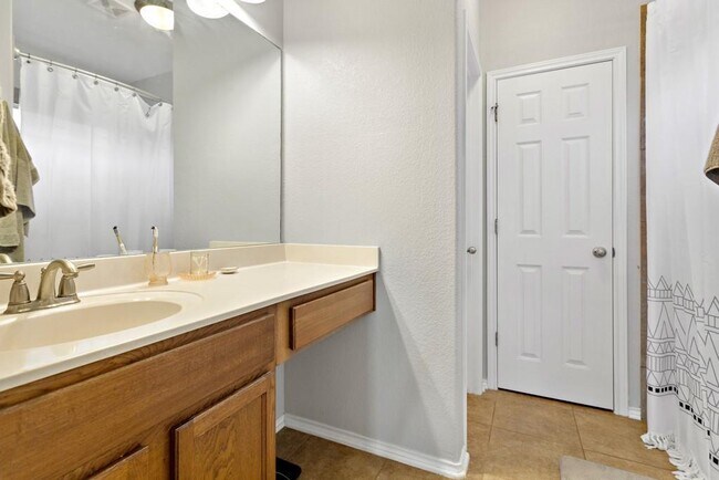 Building Photo - 2009 Blewett Dr