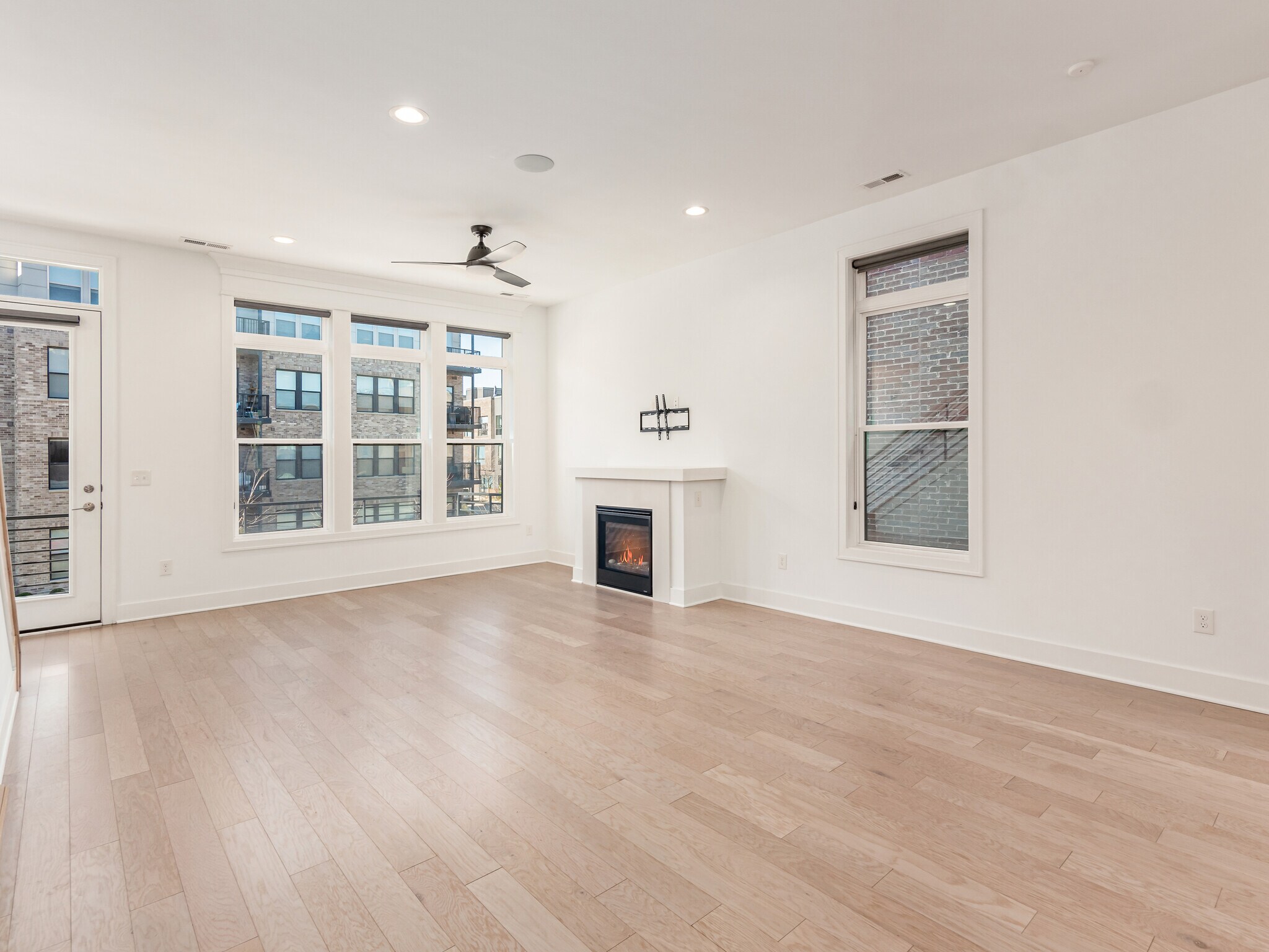 Building Photo - 766 N 6th St