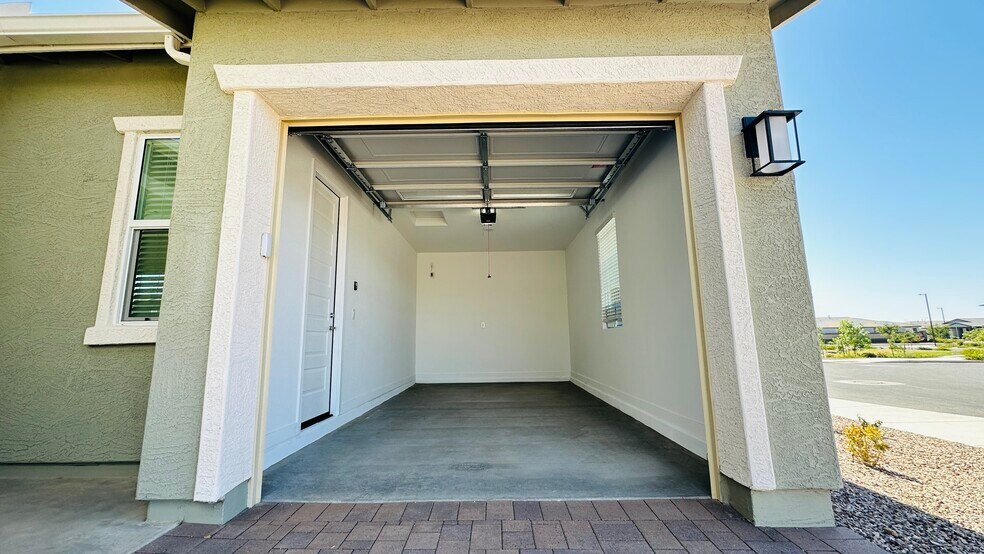 Building Photo - 23007 E Roundup Way