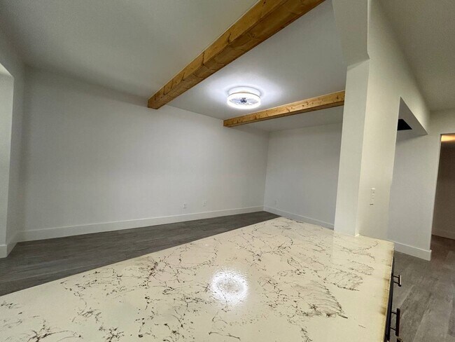 Primary Photo - 1010 S Wayside Dr