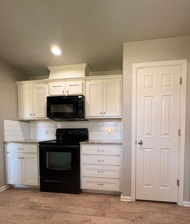 Building Photo - Well maintained house in great neighborhood!! Available Now!