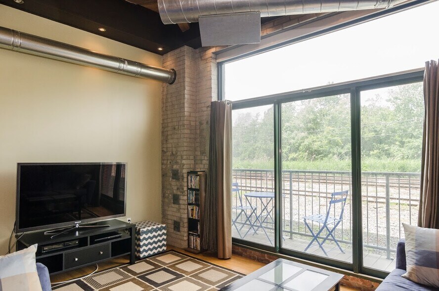 Building Photo - 43 Charlton St