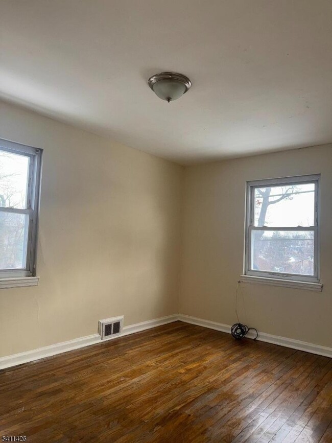 Building Photo - 128 Lincoln St